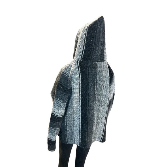 (5 for $25) Gray Baja Hoodie size Medium/Large - Picture 4 of 7
